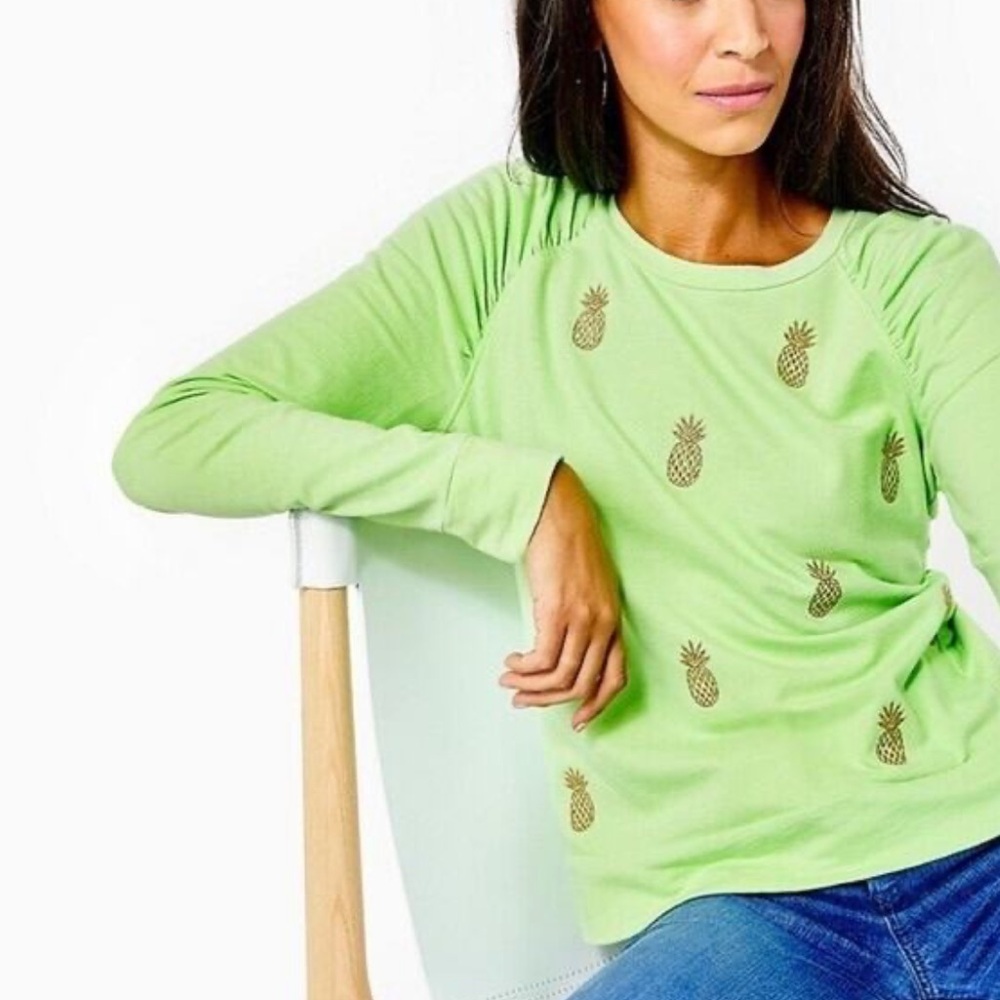 Lilly Pulitzer Aldean sweatshirt in a Key Lime, size XS, EUC